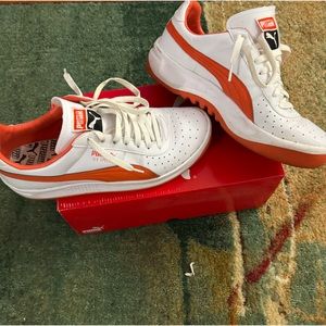 MENS PUMA GV SPECIAL TENNIS SHOES FOR SALE SIZE 10!!